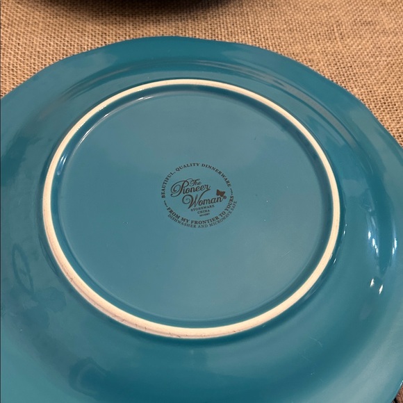 Pioneer Woman Vintage Floral 10“ Dinner Plates - Set of 4 - Picture 4 of 7